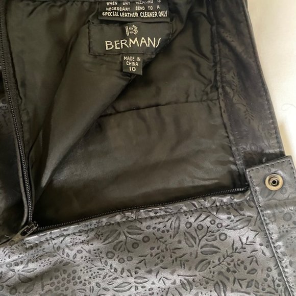 Elegant Black Mini Skirt - Picture 5 of 5